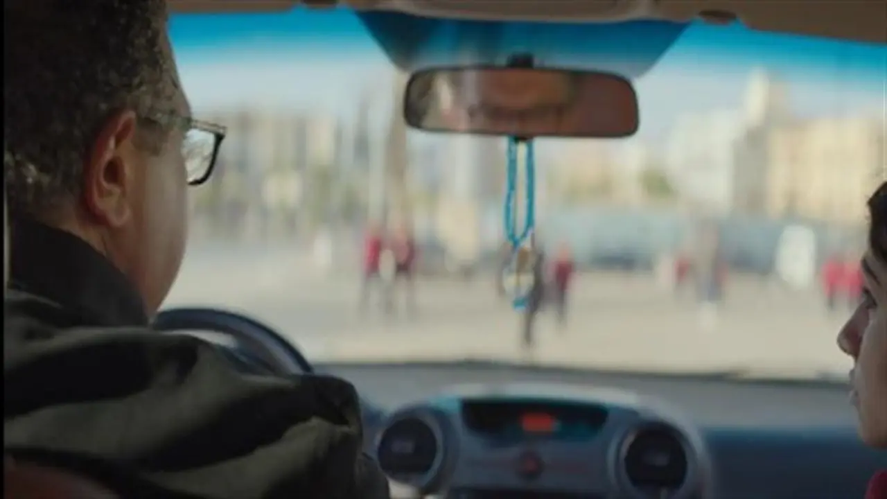 ماجد الكدواني يعود إلى شقته ضمن أحداث الحلقة 10 من مسلسل كان ياما كان